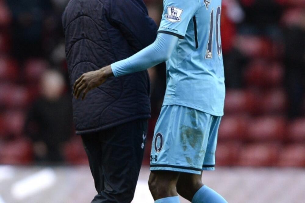 Tim Šervud i Emanuel Adebajor, Foto: Reuters