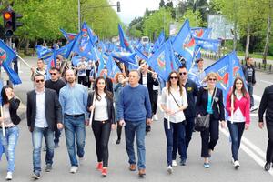 Performans DF-a u Podgorici: Uz muziku i zastave obišli grad