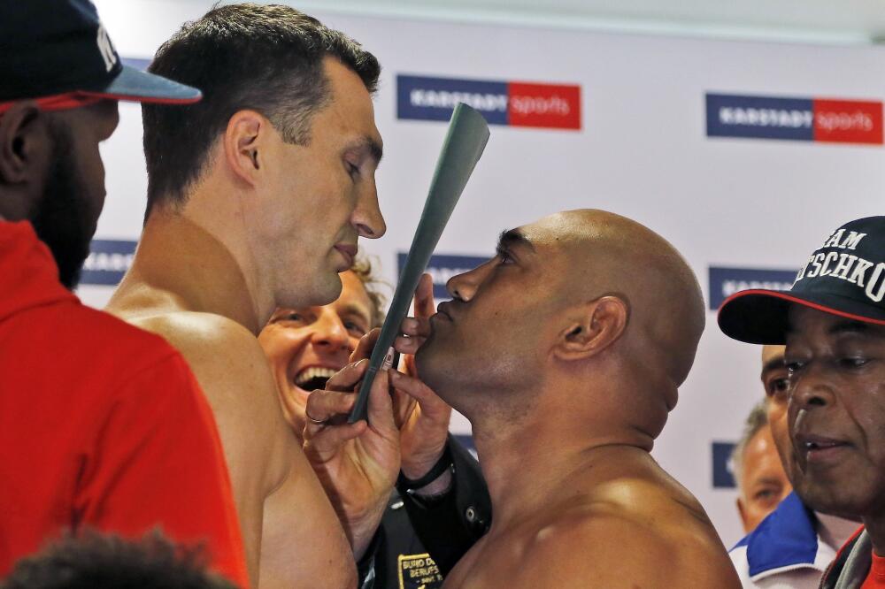 Vladimir Kličko i Aleks Leapaji, Foto: Beta/AP