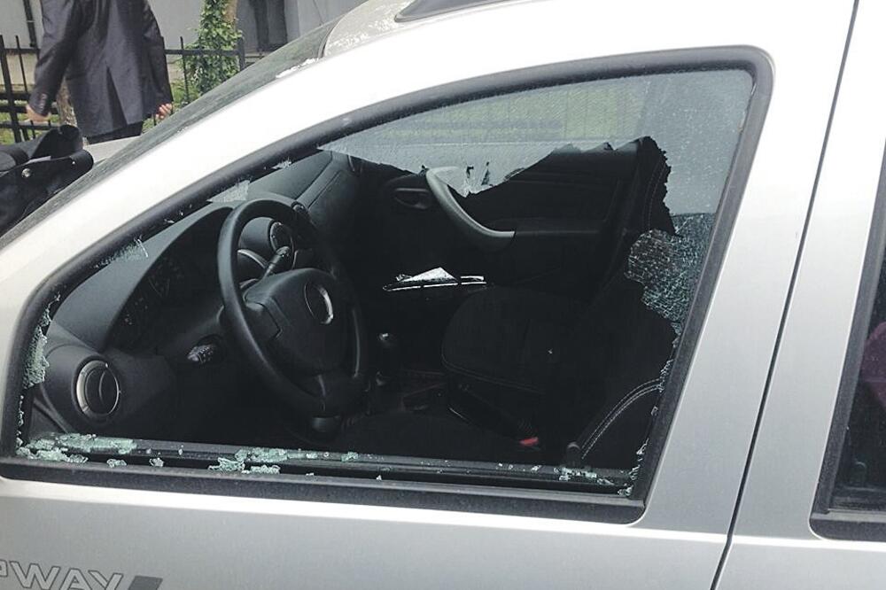 Dačija Stepway, Auto krađa, Prozor, Foto: Vlado Otašević