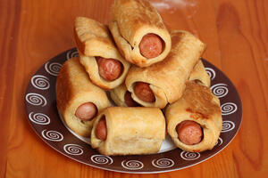 Lisnato tijesto sa viršlama i sirom