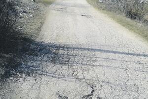 Loši putevi u Crkvicama: Tri kilometra zadnji put su asfaltirana...