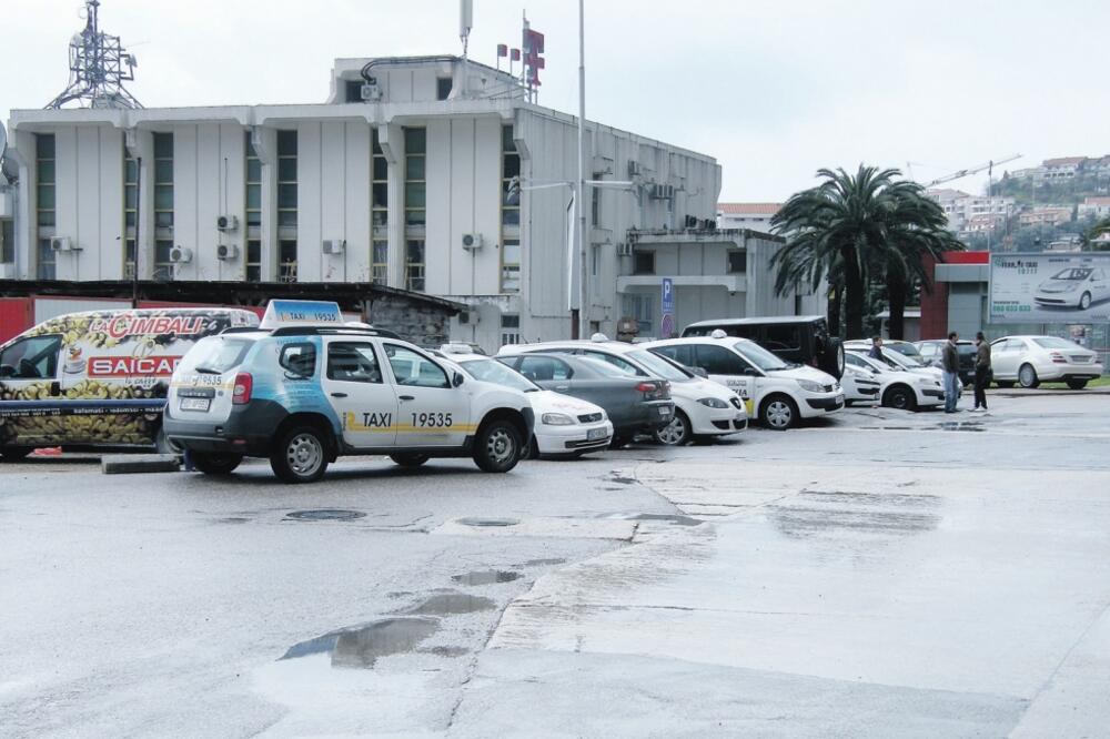 Taxi stanica Budva, Foto: Vuk Lajović