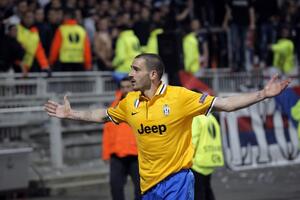 Bonući ispravio Vučinića, Juve blizu polufinala