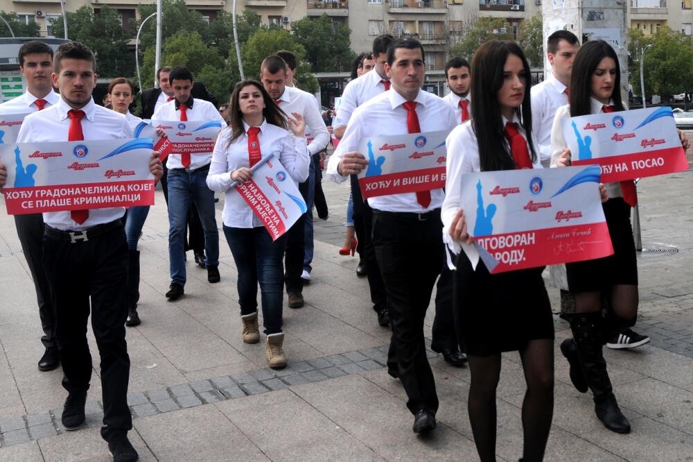 Nepoznata djevojka u bijelom, SNP kampanja, Foto: Boris Pejović