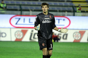 Agaci od ljeta na golu Milana