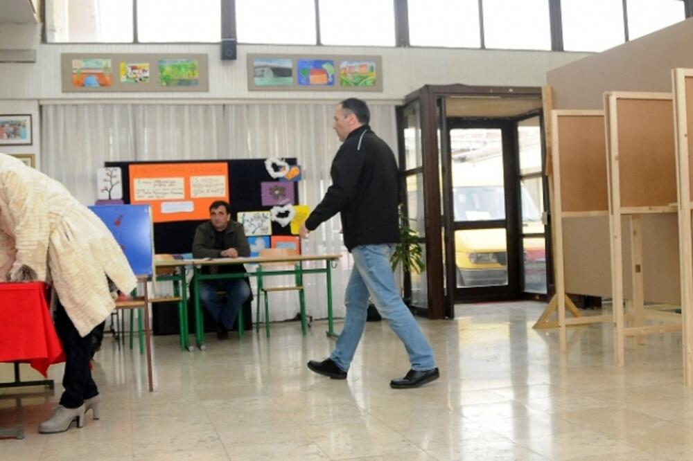 izbori, glasanje, Foto: Boris Pejović