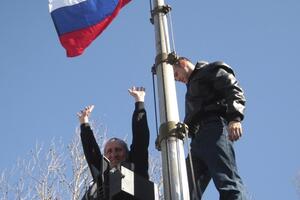 Krim: Zastave Rusije na svim vojnim objektima