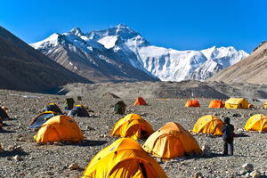 Nepal: Bliži se samit na vrhu Mont Eversta, vlada će smnajiti...
