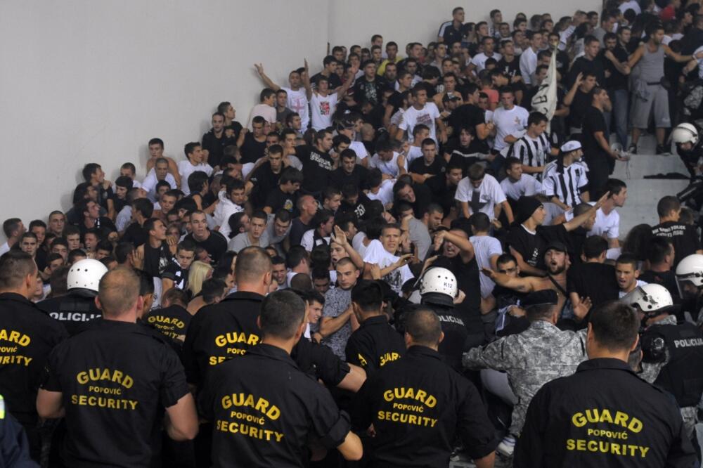 Budućnost-Partizan neredi, Foto: Savo Prelević
