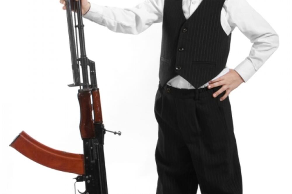 Dijete, oružje, Foto: Shutterstock