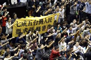 Tajvanski studenti upali u parlament: "Poništite sporazum sa Kinom"