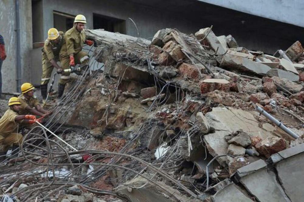 Indija, srušena zgrada, Foto: Beta/AP