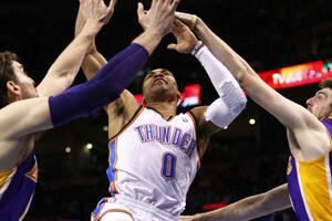 Oklahoma deklasirala Lejkerse, Čikaga bolji od Hjustona