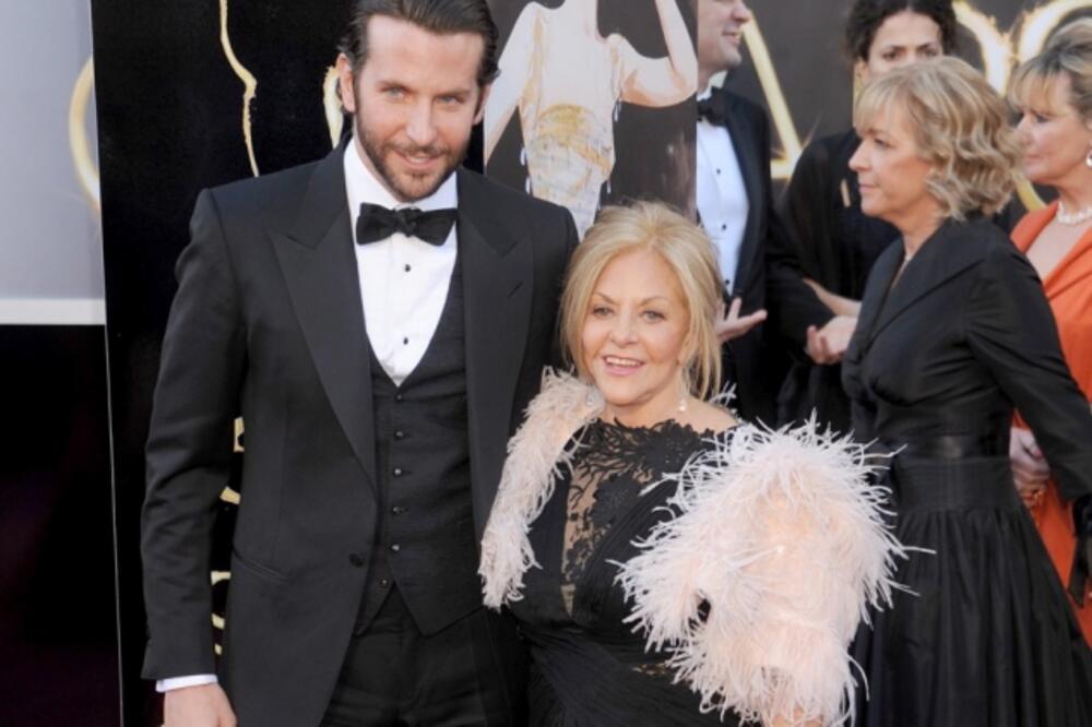 Bredli Kuper, majka, Foto: Hollywire.com