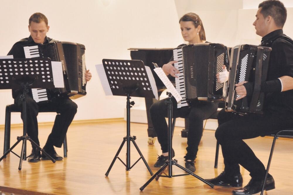 Trio harmonika, Foto: Ivan Petrušić