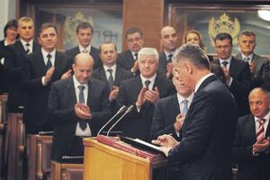 Đukanovićeve koverte: Važe li ostavke pod pritiskom?