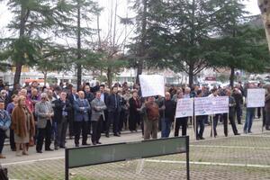 Radnici Solane protestuju ispred Ministarstva ekonomije