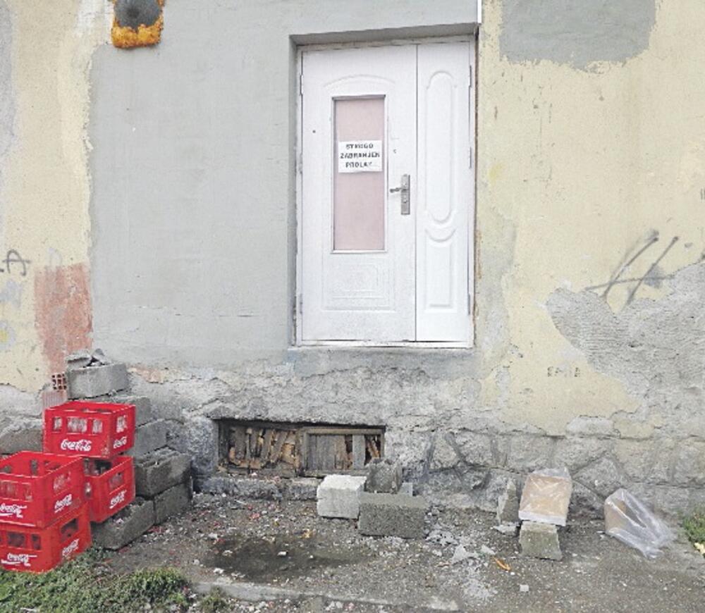 lokal Siti dvorišna strana