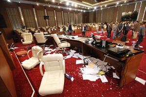 Libijski parlament se od napada demonstranata sklonio u luksuzni...