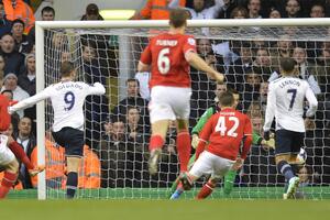 Totenhem pobijedio, Palasu bod u Velsu