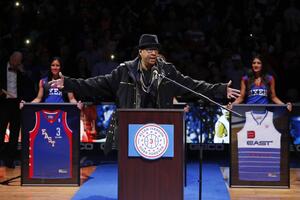 Filadelfija penzionisala Ajversonom dres