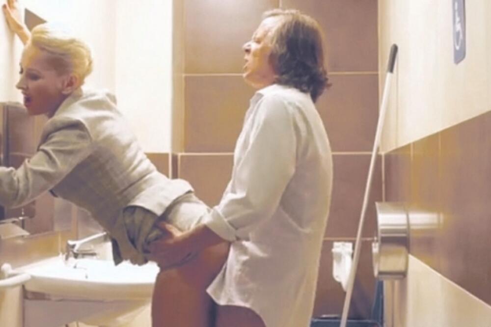 Atomski zdesna (Novina), Foto: Printskrin