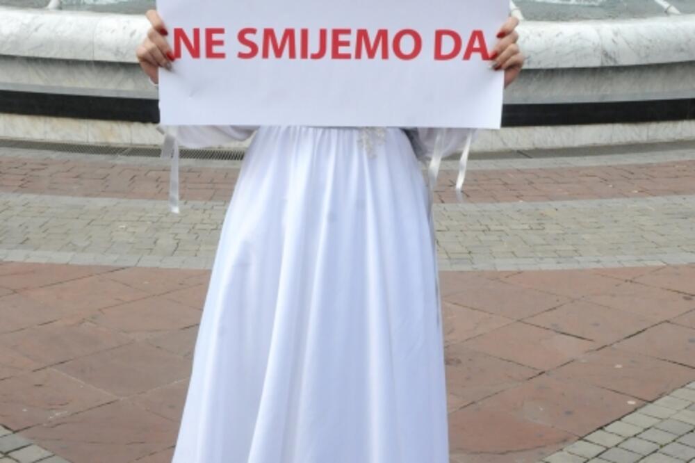 Nepoznata djevojka u bijelom, Foto: Vesko Belojević