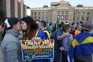 Arizona: Guvernerkin veto na anti-gej zakon