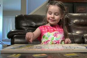 Aleksis ima samo tri godine i već je članica Mense