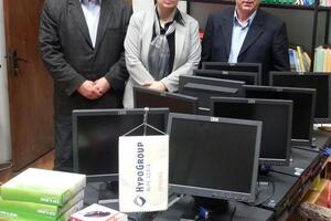 Hypo banka donirala kompjutere školama u Pljevljima