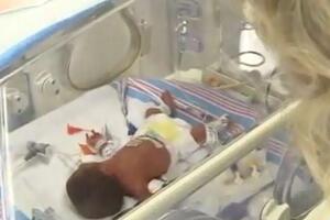 SAD: Očekivala trojke, rodila četvorke