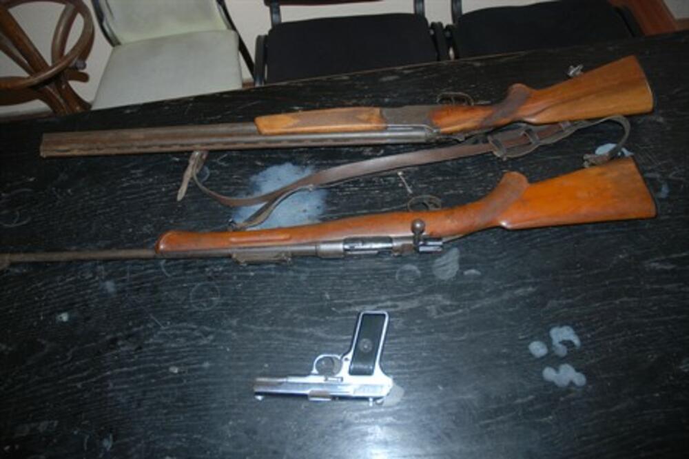Oduzeto oružje Berane, Puška, Pištolj, Karabin, Foto: Uprava policije