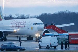 Kopilot oteo avion i prinudno sletio na aerodrom u Ženevi
