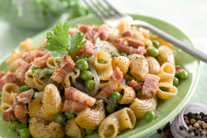 Tjestenina sa graškom i slaninom