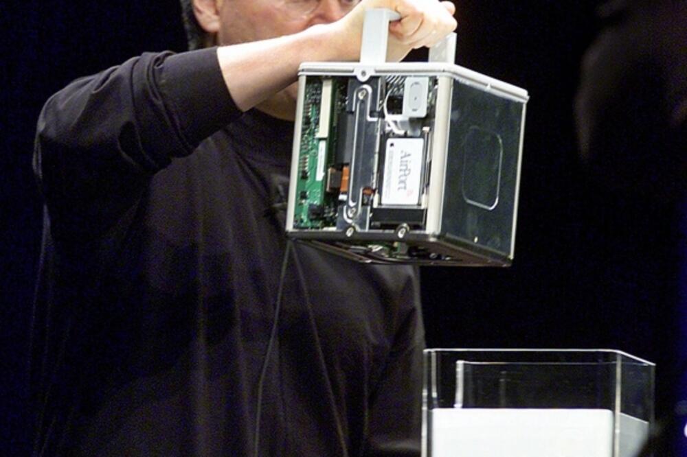 Stiv Džobs, kutija, Foto: Beta/AP
