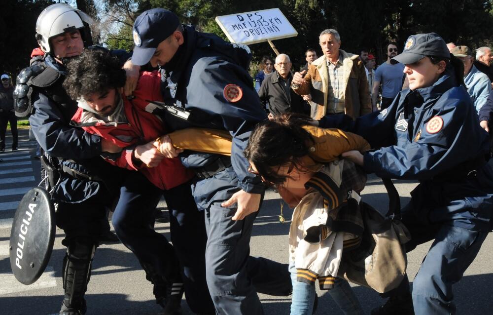 Protest, Hapšenje