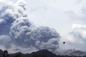 Java: Vanredno zbog erupcije vulkana, najmanje tri osobe stradale