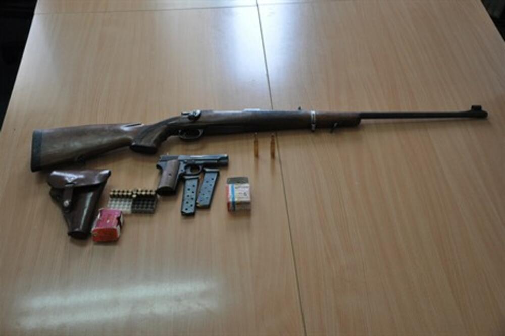 ODuzeto oružje, Pištolj, Karabin, Foto: Uprava policije