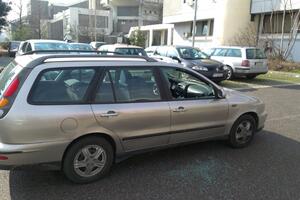 Pljačkaši u Podgorici ne miruju: Na parkingu ETF-a obijeno vozilo