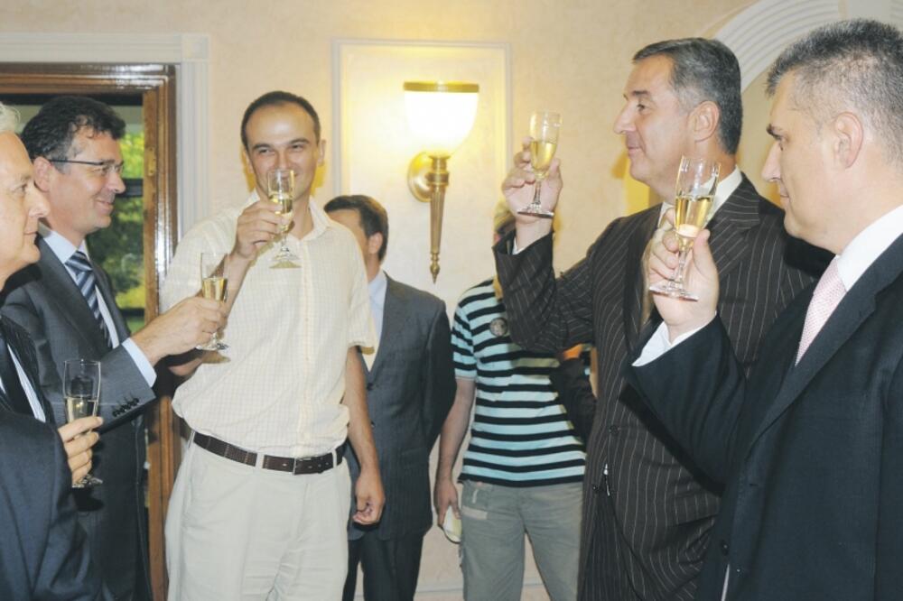 potpisivanje ugovora A2A Vlada, Foto: Savo Prelević