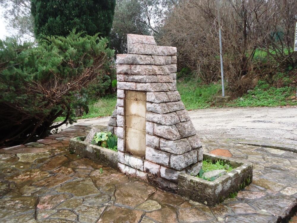 spomenik, Gorna Lastva