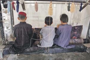 Indija: Tkaju gladni i po 18 sati dnevno