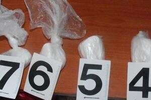 Karasovići: Oduzeto kradeno auto CG tablica i nađen kokain
