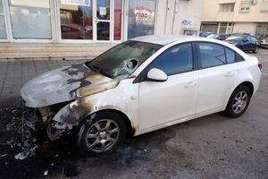 Bar: Podmetnut požar pod automobil advokata