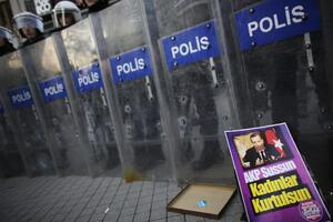Turska: Smijenjeno još skoro 500 policajaca