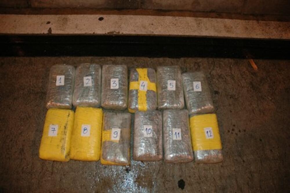 Debeli brijeg marihuana, Foto: Uprava policije