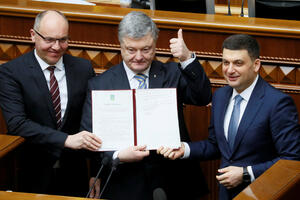 Porošenko potpisao ustavni amandman o članstvu u EU i NATO