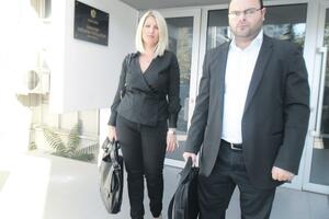 Pomoćnik ministra portparolki: “Ispravi ovo, bukvo jedna”