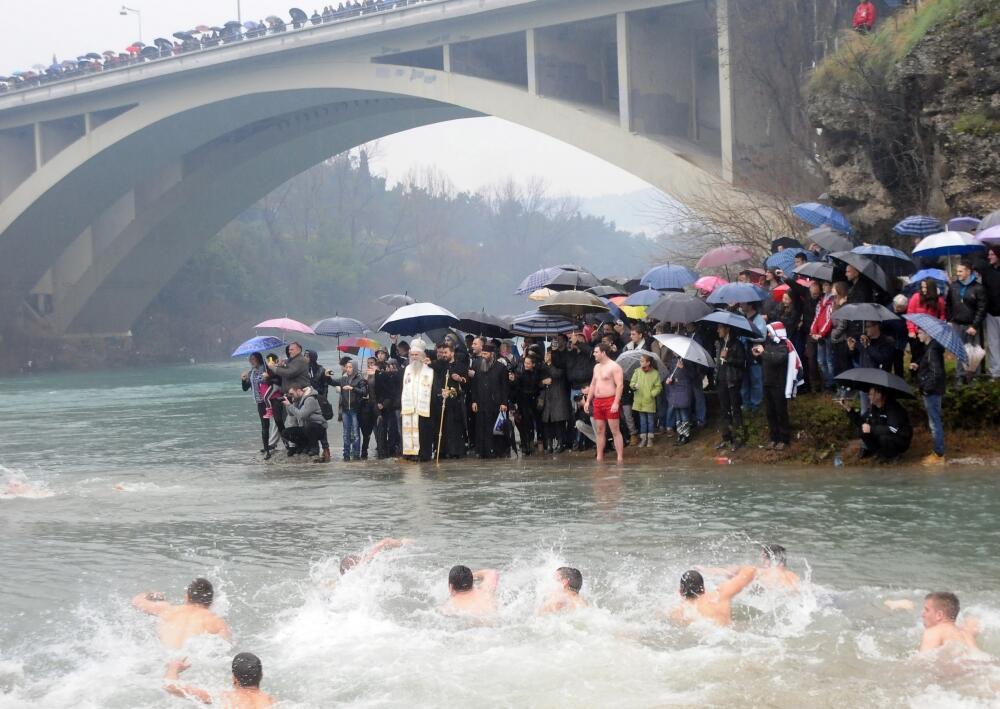 Plivanje za "časni krst"